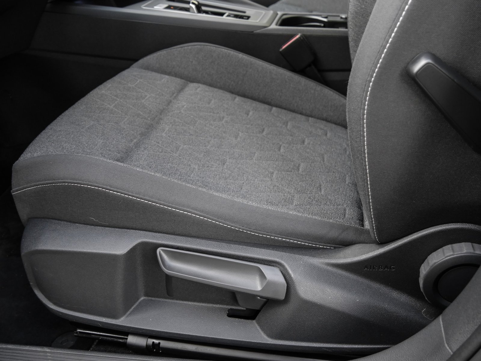 Volkswagen Golf Variant VIII 1.5 eTSI MOVE AHK CAM ACC NAVI