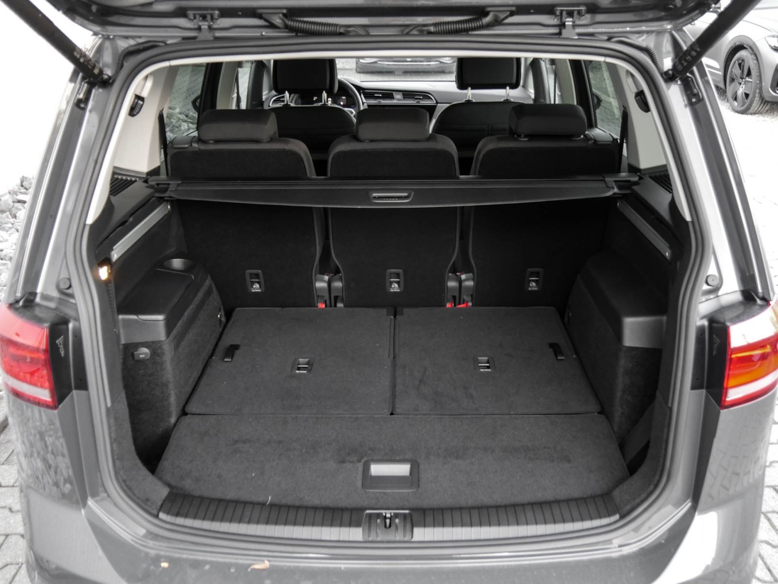 Volkswagen Touran 2.0 COMFORTLINE 7SITZE CAM ACC E-KLAPPE