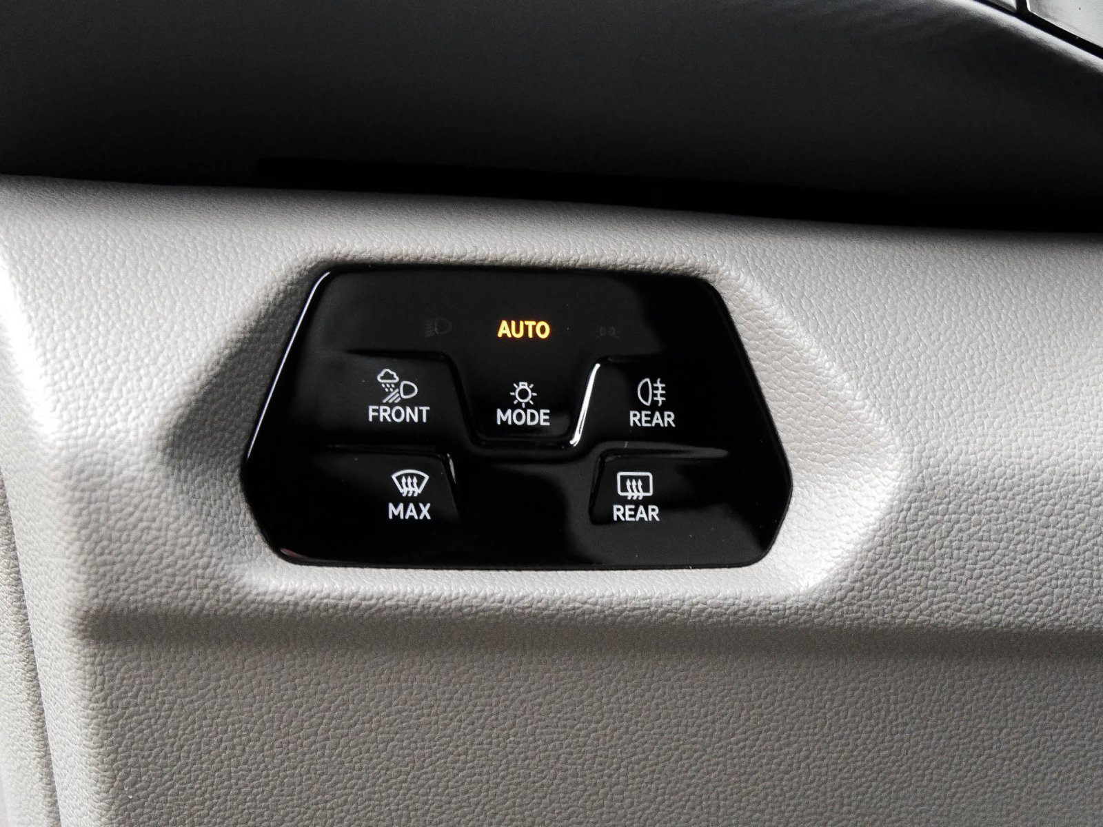 Volkswagen T7 Multivan LR 2,0 l TDI Edition lang Klima LED PDC Kamera AHK