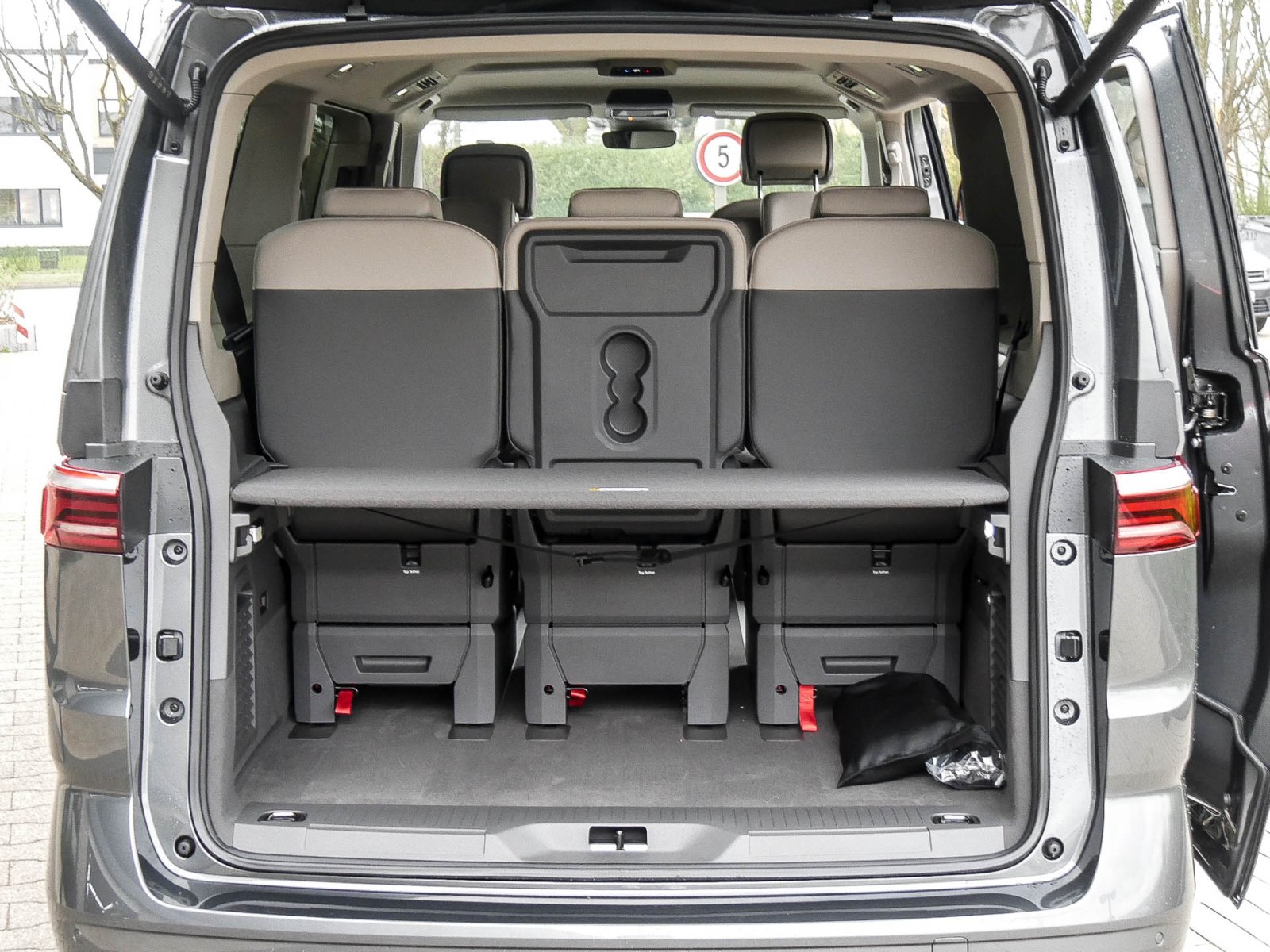 Volkswagen T7 Multivan LR 2,0 l TDI Edition lang Klima LED PDC Kamera AHK