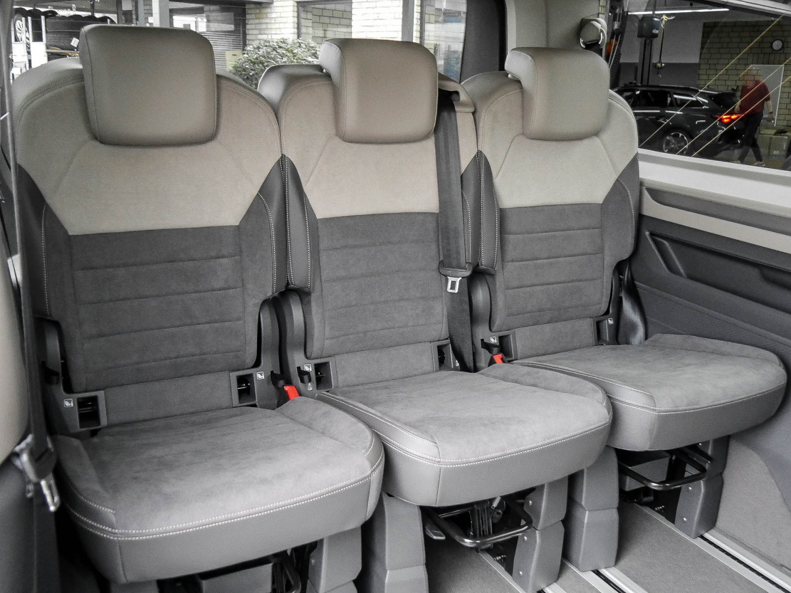Volkswagen T7 Multivan LR 2,0 l TDI Edition lang Klima LED PDC Kamera AHK