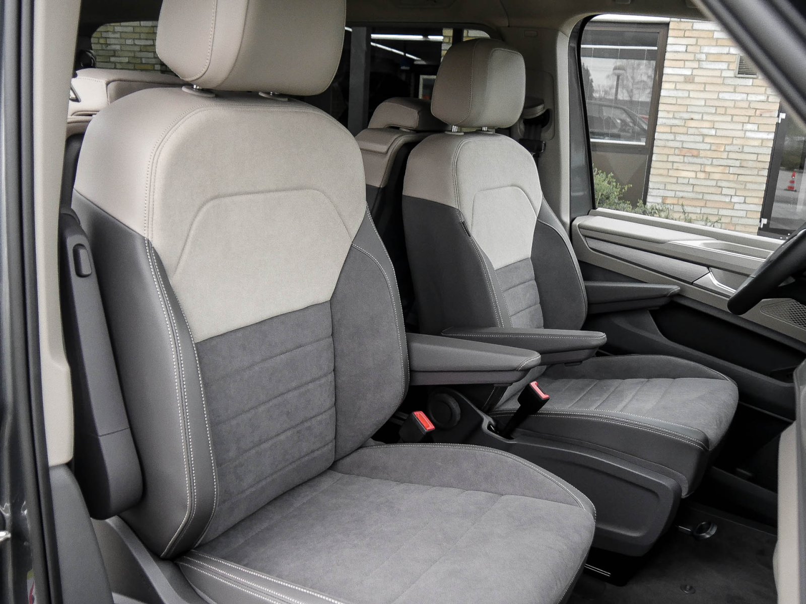 Volkswagen T7 Multivan LR 2,0 l TDI Edition lang Klima LED PDC Kamera AHK