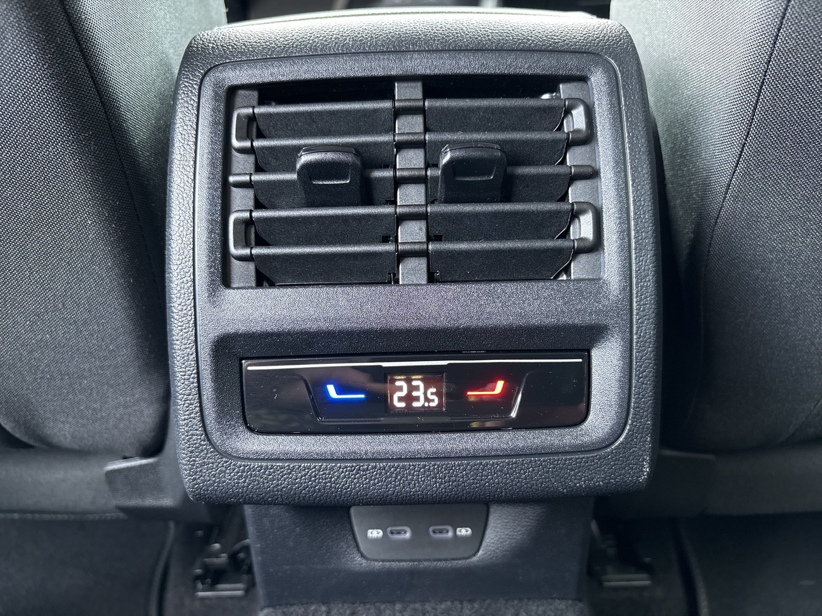 Volkswagen Golf VIII 1.5 eTSI LIFE 360°CAM ACC HEAD-UP NAVI