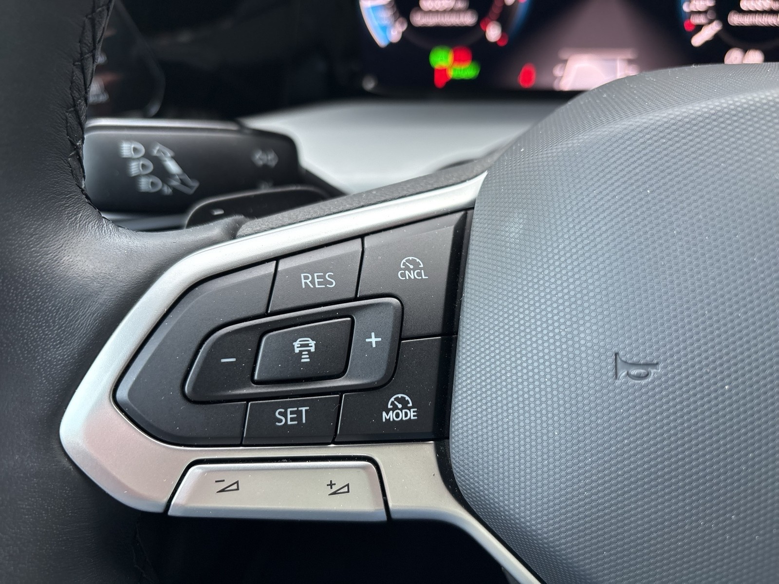 Volkswagen Golf VIII 1.5 eTSI LIFE 360°CAM ACC HEAD-UP NAVI