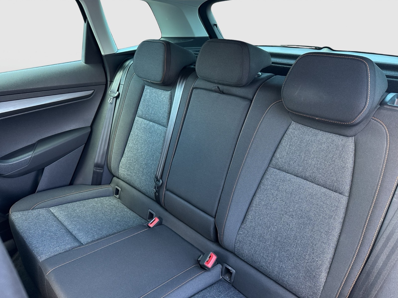 Skoda Karoq 1.5 CLEVER CAM eKLAPPE NAVI ALU SITZHEIZ