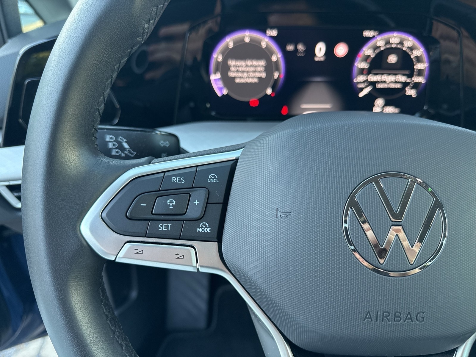 Volkswagen Golf VIII 1.5 eTSI LIFE CAM ACC HEAD-UP NAVI ALU