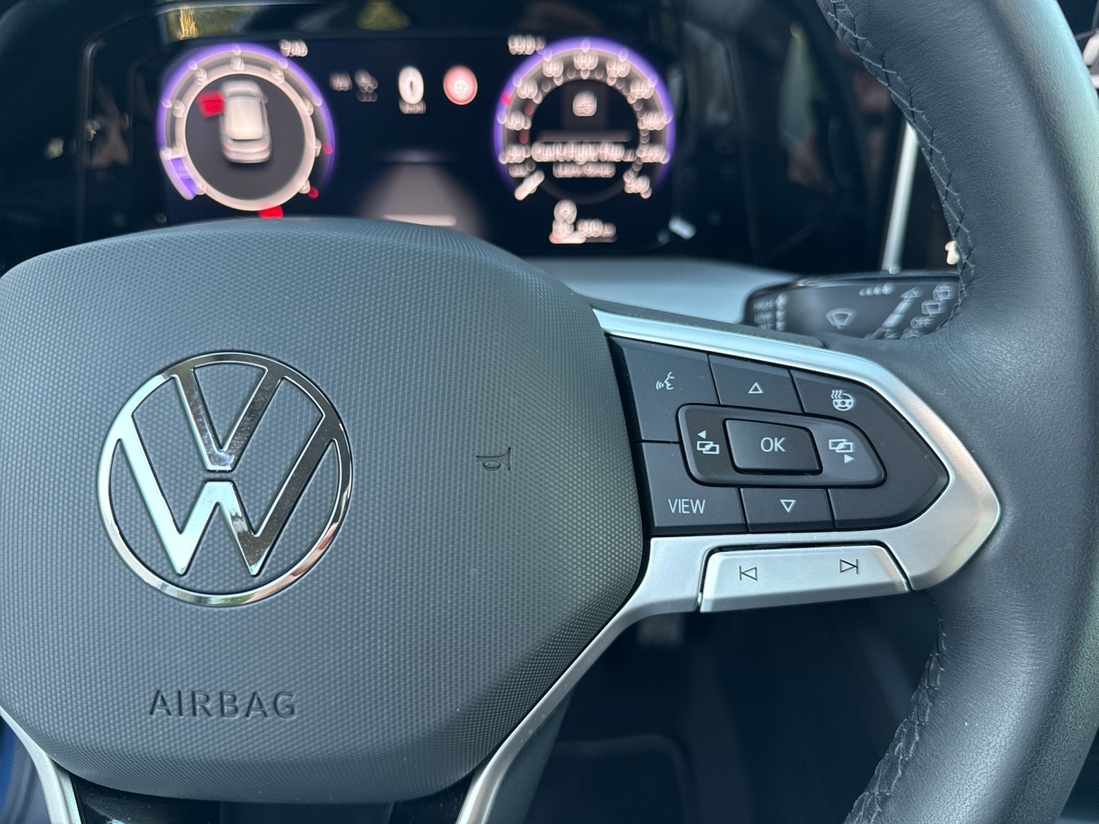 Volkswagen Golf VIII 1.5 eTSI LIFE CAM ACC HEAD-UP NAVI ALU