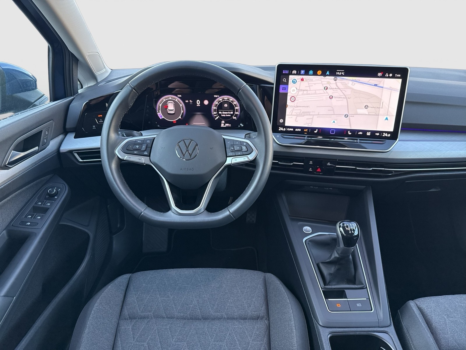 Volkswagen Golf VIII 1.5 eTSI LIFE CAM ACC HEAD-UP NAVI ALU