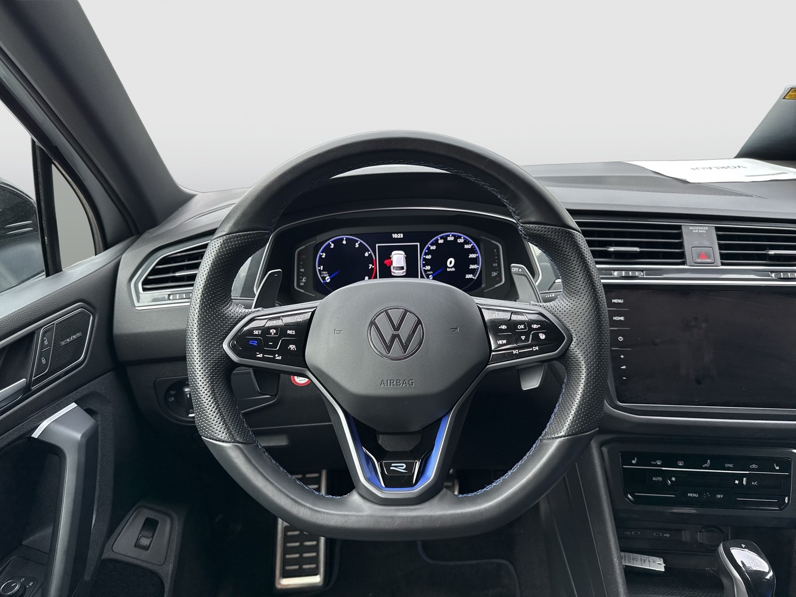 Volkswagen Tiguan 2.0 R BLACKSTYLE 4X4 LEDER PANO AHK LM21