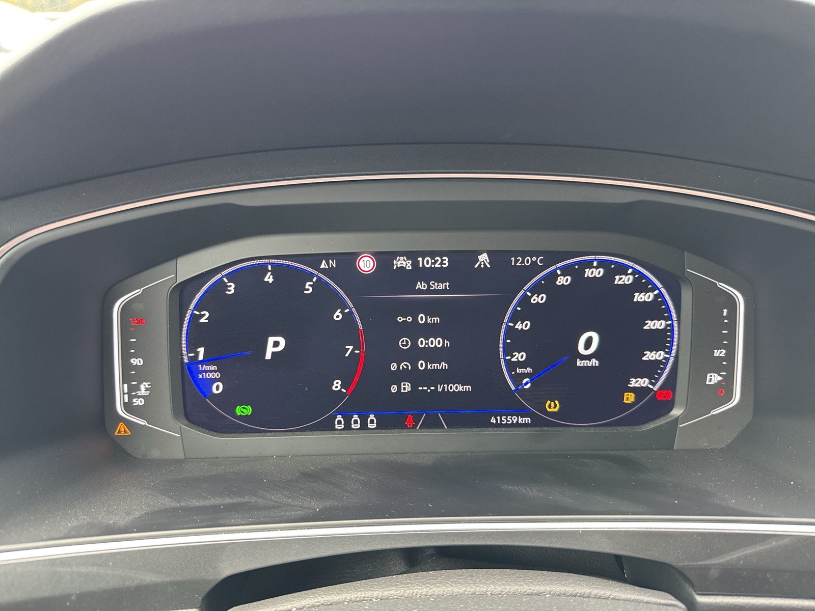 Volkswagen Tiguan 2.0 R BLACKSTYLE 4X4 LEDER PANO AHK LM21