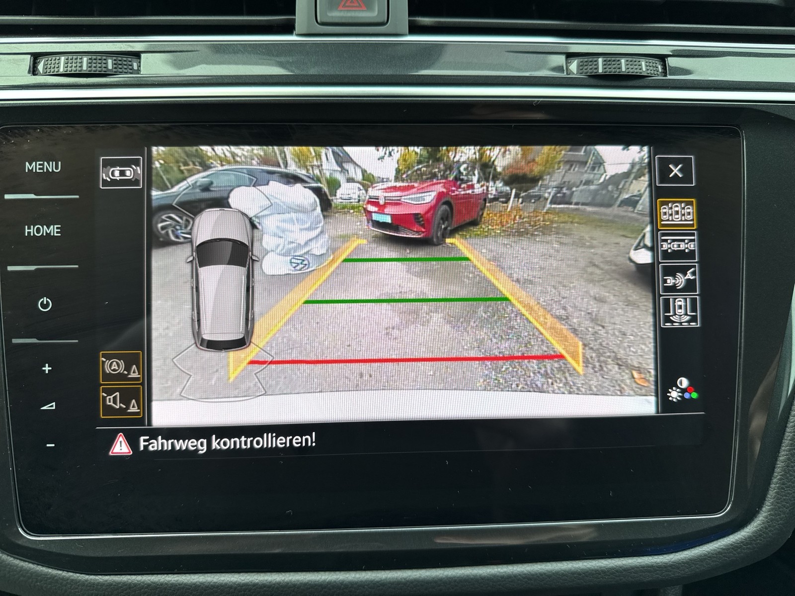 Volkswagen Tiguan 2.0 R BLACKSTYLE 4X4 LEDER PANO AHK LM21