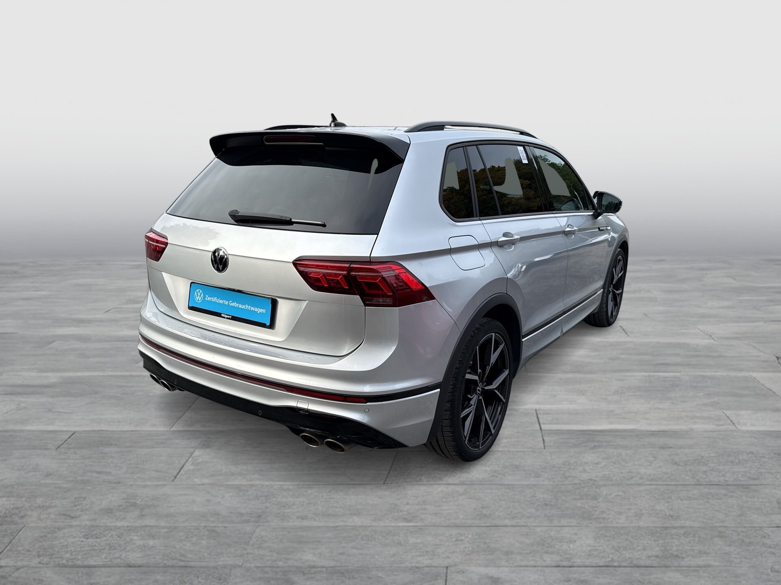 Volkswagen Tiguan 2.0 R BLACKSTYLE 4X4 LEDER PANO AHK LM21