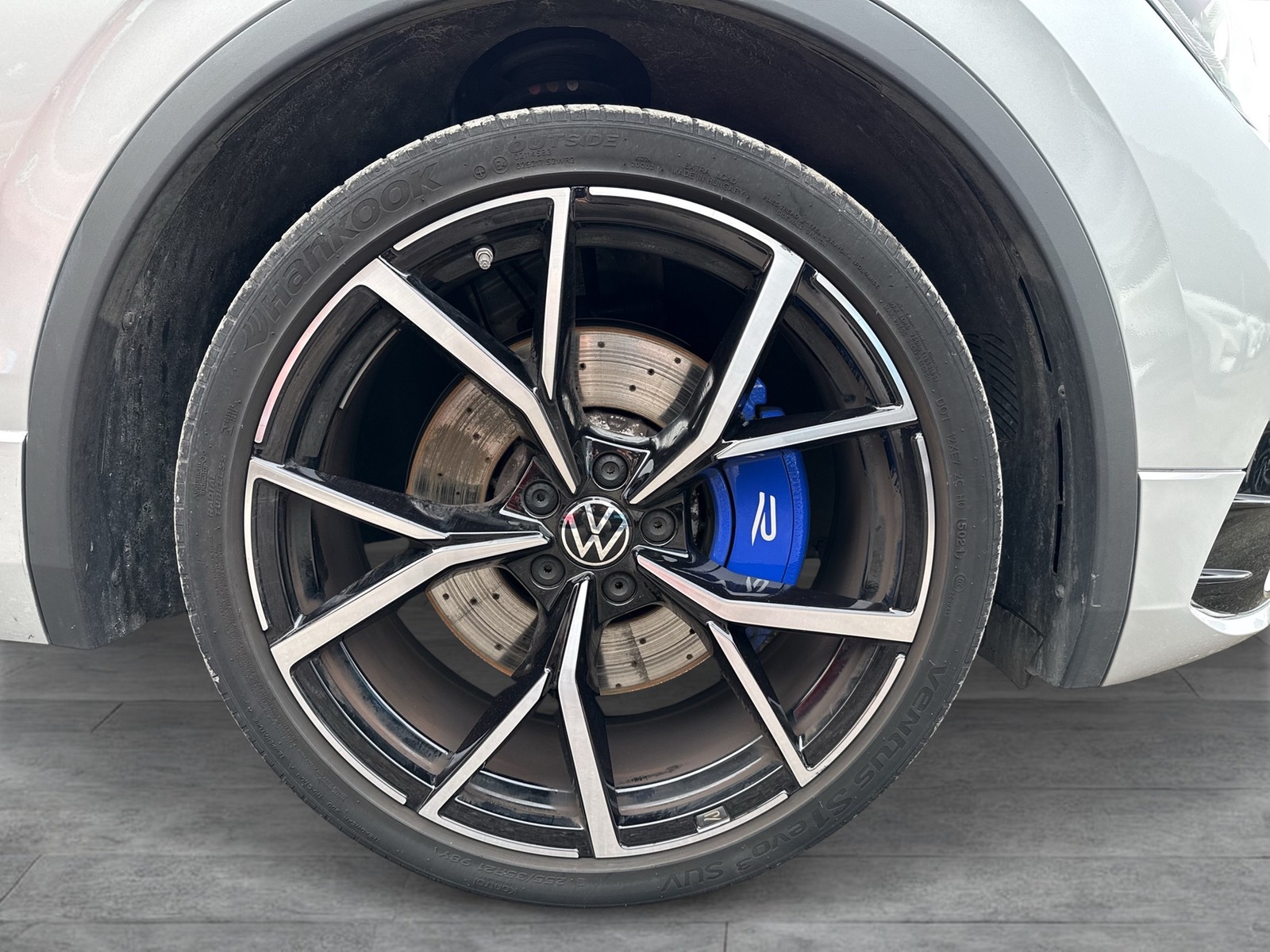 Volkswagen Tiguan 2.0 R BLACKSTYLE 4X4 LEDER PANO AHK LM21