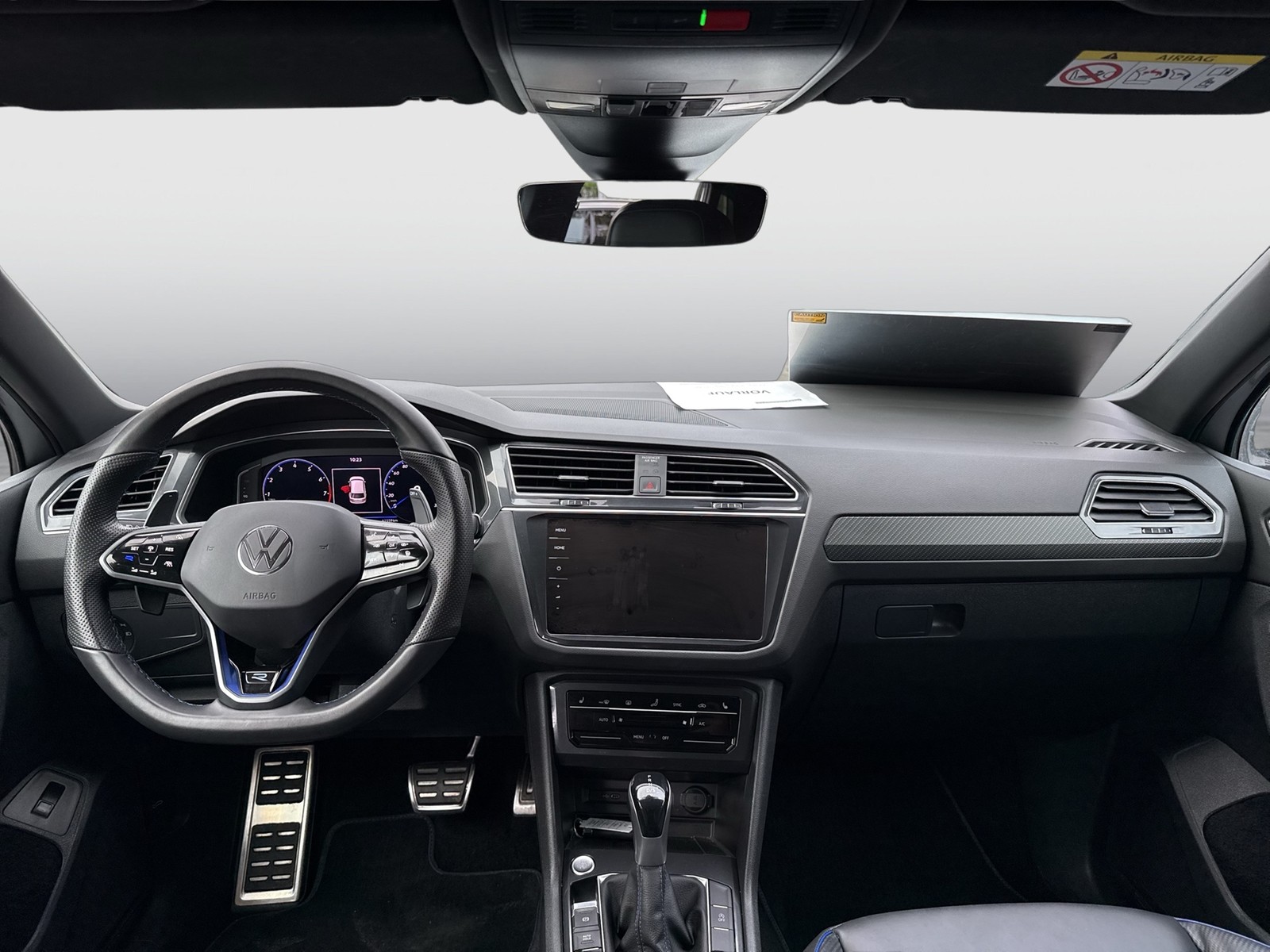 Volkswagen Tiguan 2.0 R BLACKSTYLE 4X4 LEDER PANO AHK LM21