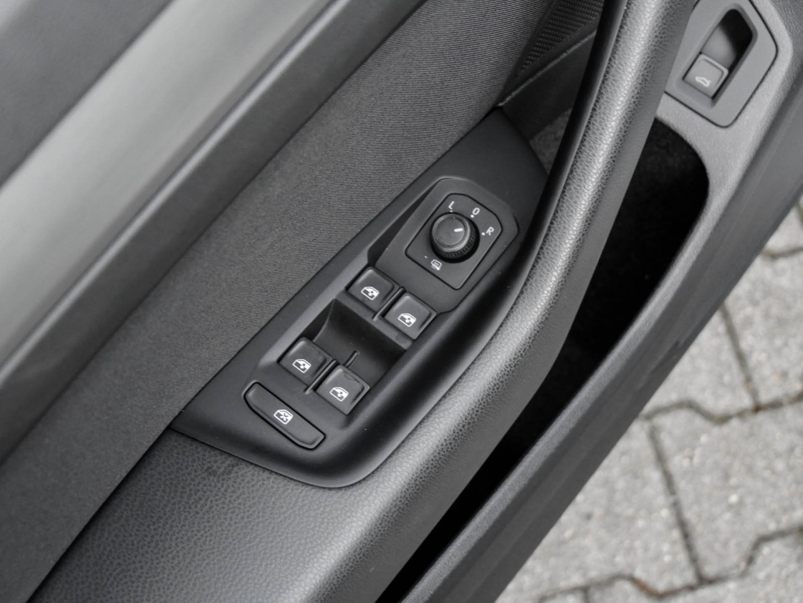 Volkswagen Passat Variant 1.5 CAM NAVI CARPLAY SITZHEIZUNG