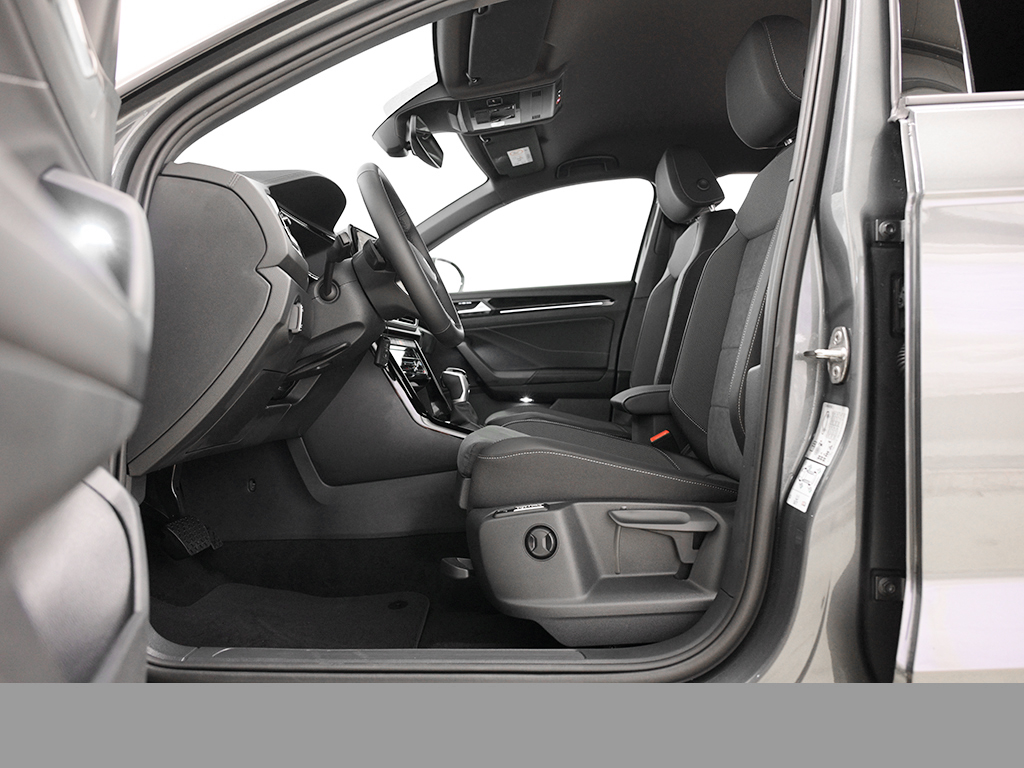 Volkswagen T-Roc 2.0 STYLE DSG BLACKSTYLE AHK LED+ CAM LM19