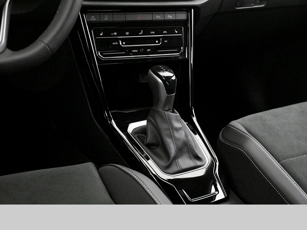 Volkswagen T-Roc 2.0 STYLE DSG BLACKSTYLE AHK LED+ CAM LM19