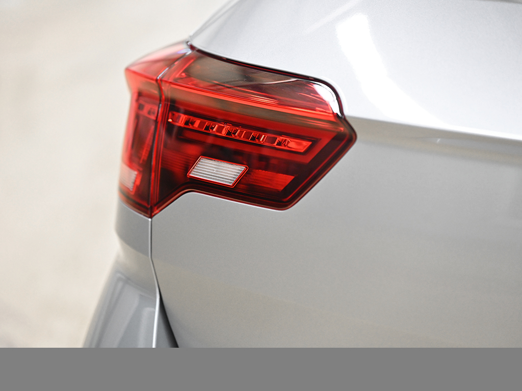 Volkswagen T-Roc 2.0 STYLE DSG BLACKSTYLE AHK LED+ CAM LM19