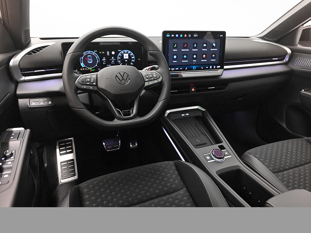 Volkswagen T-Roc 1.5 R-LINE DSG PANO BLACKSTYLE AHK LM20