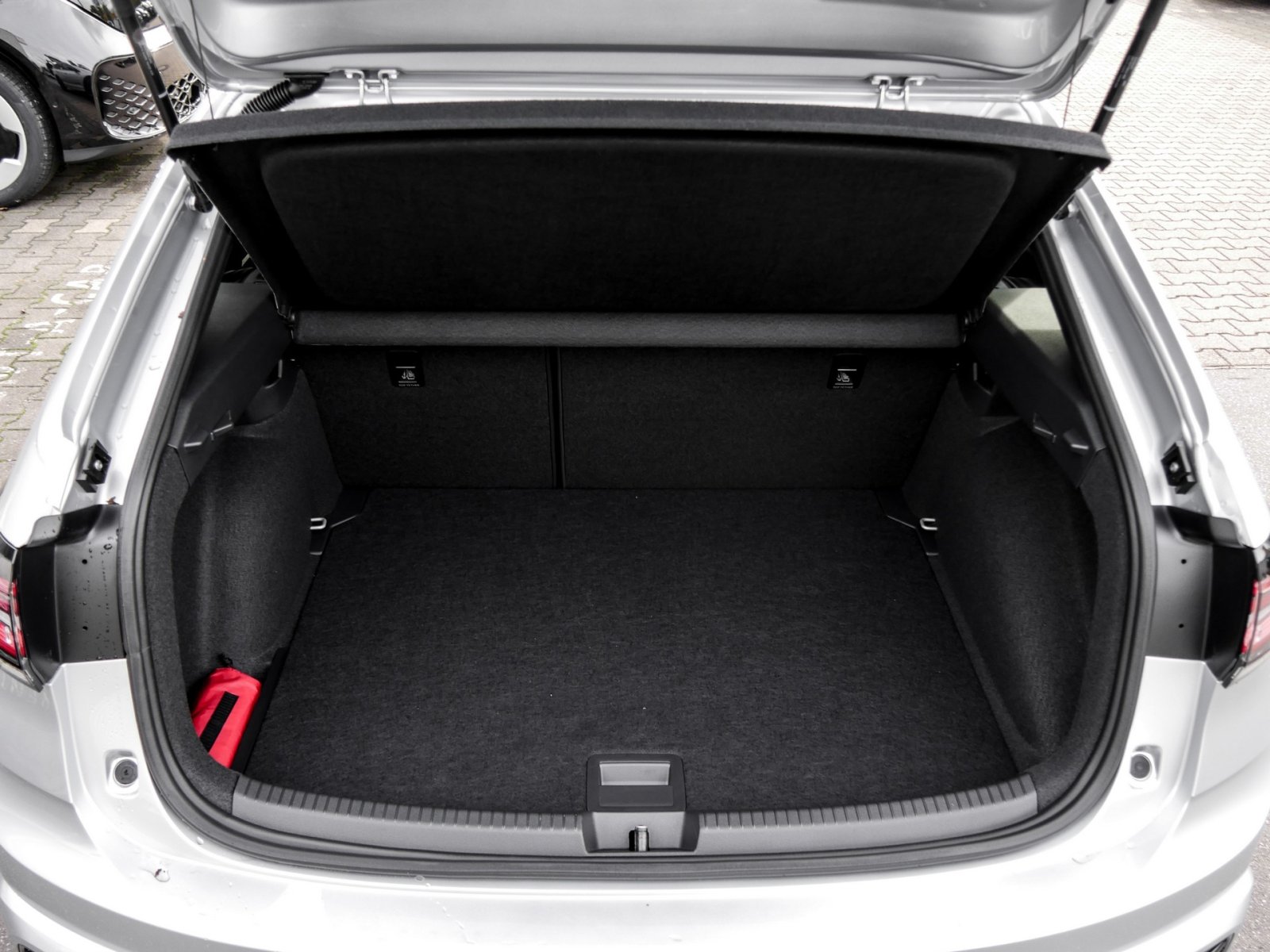 Volkswagen Taigo 1.5 R-LINE DSG BLACKSTYLE AHK NAVI CAM