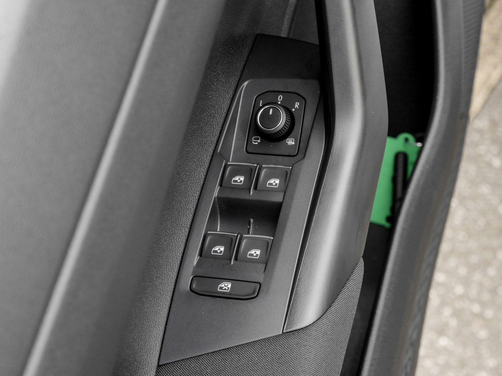 Volkswagen Taigo 1.5 R-LINE DSG BLACKSTYLE AHK NAVI CAM