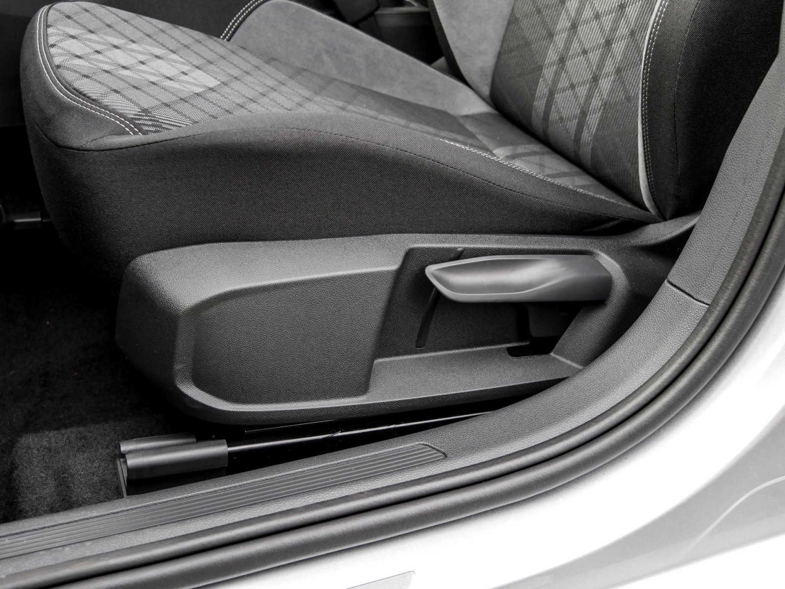 Volkswagen Taigo 1.5 R-LINE DSG BLACKSTYLE AHK NAVI CAM