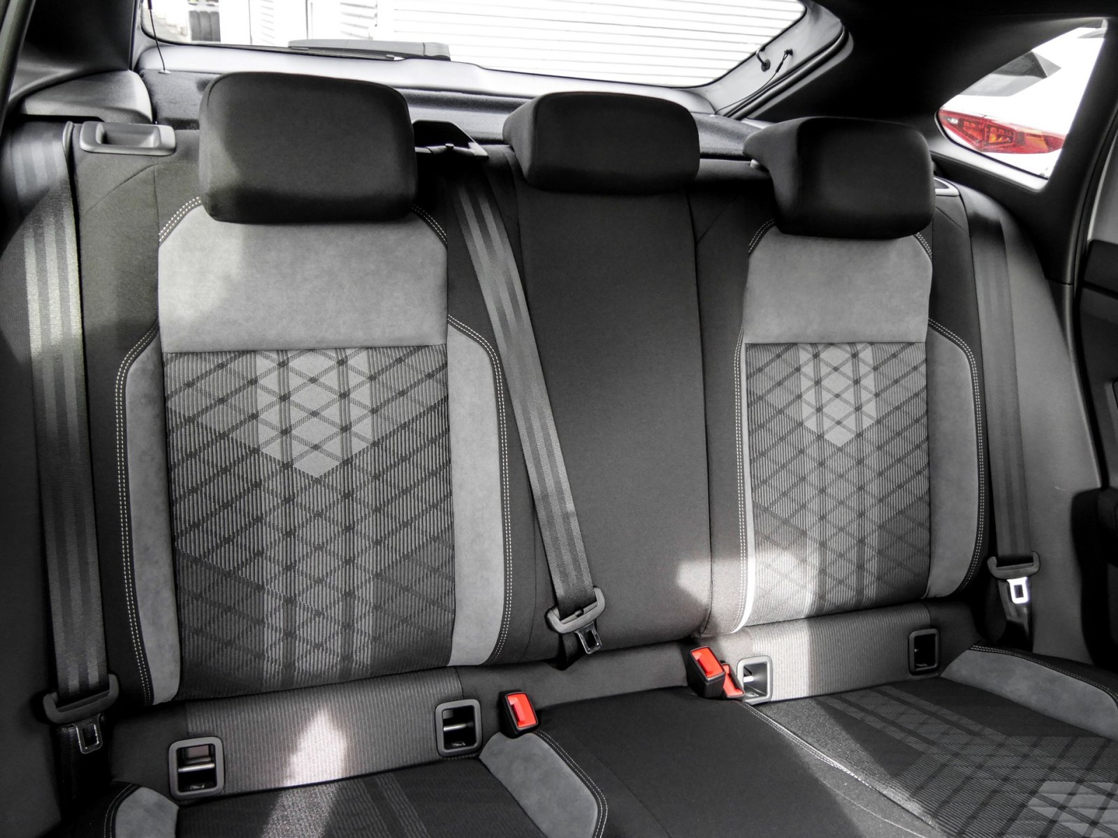 Volkswagen Taigo 1.5 R-LINE DSG BLACKSTYLE AHK NAVI CAM