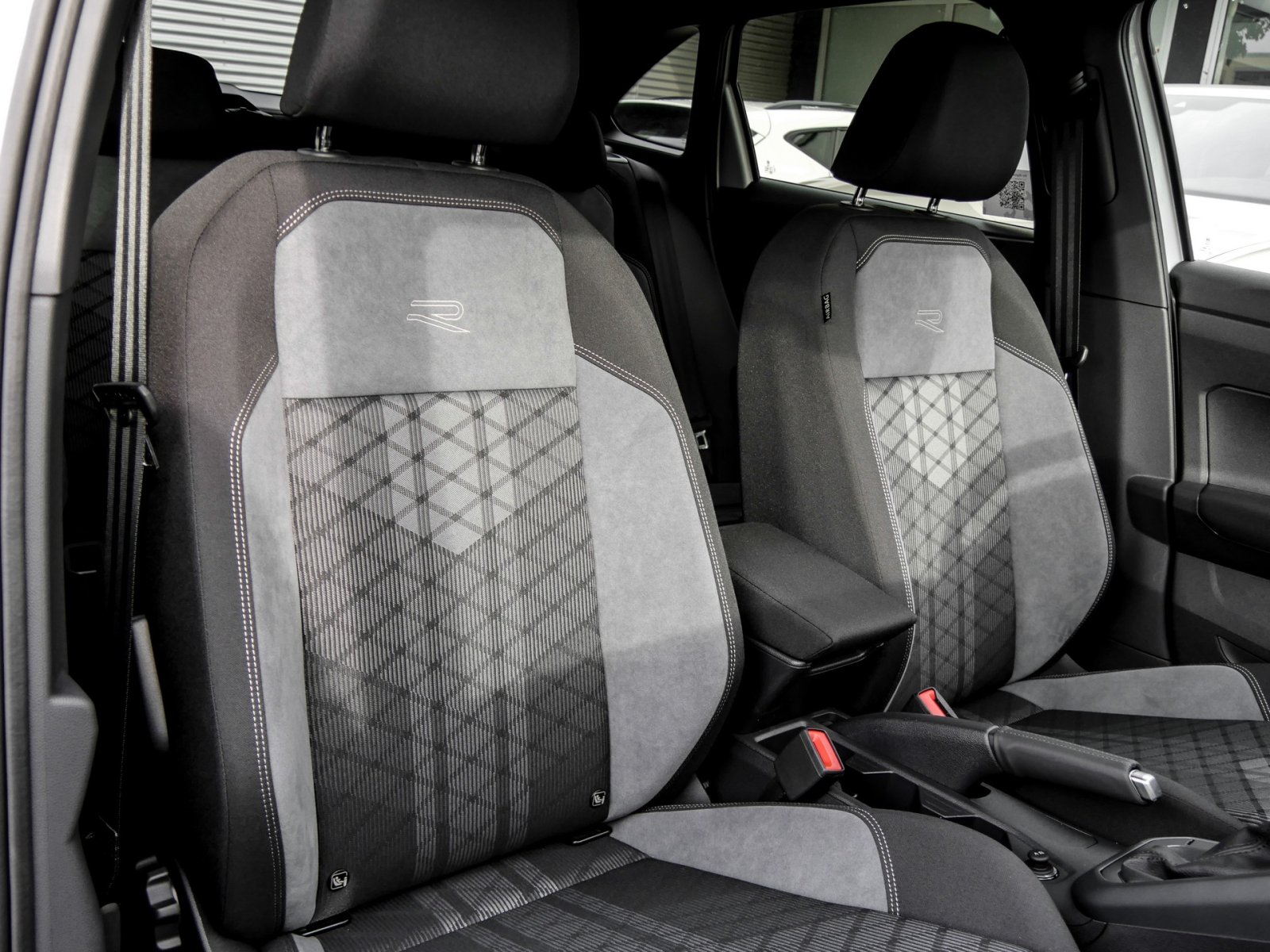 Volkswagen Taigo 1.5 R-LINE DSG BLACKSTYLE AHK NAVI CAM