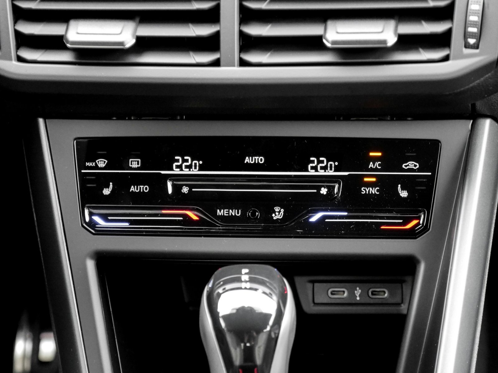 Volkswagen Taigo 1.5 R-LINE DSG BLACKSTYLE AHK NAVI CAM