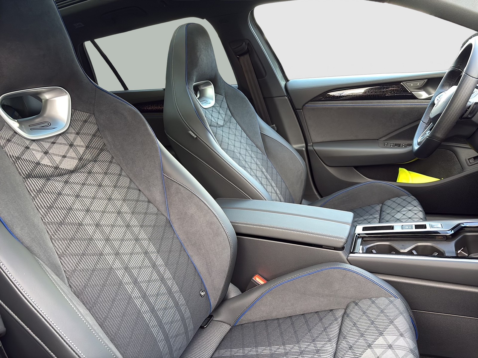 Volkswagen Passat Variant 2.0 R-LINE DSG PANO STANDHZG LM19