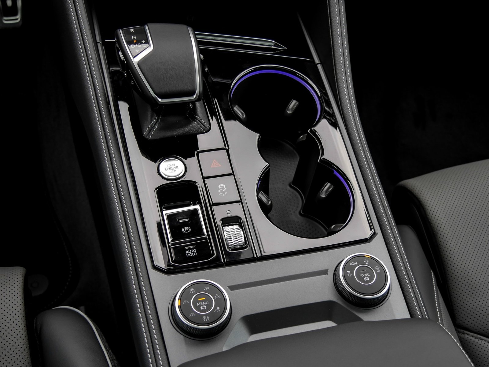 Volkswagen Touareg V6 R-LINE ALLRADLENKUNG PANO AHK LM21