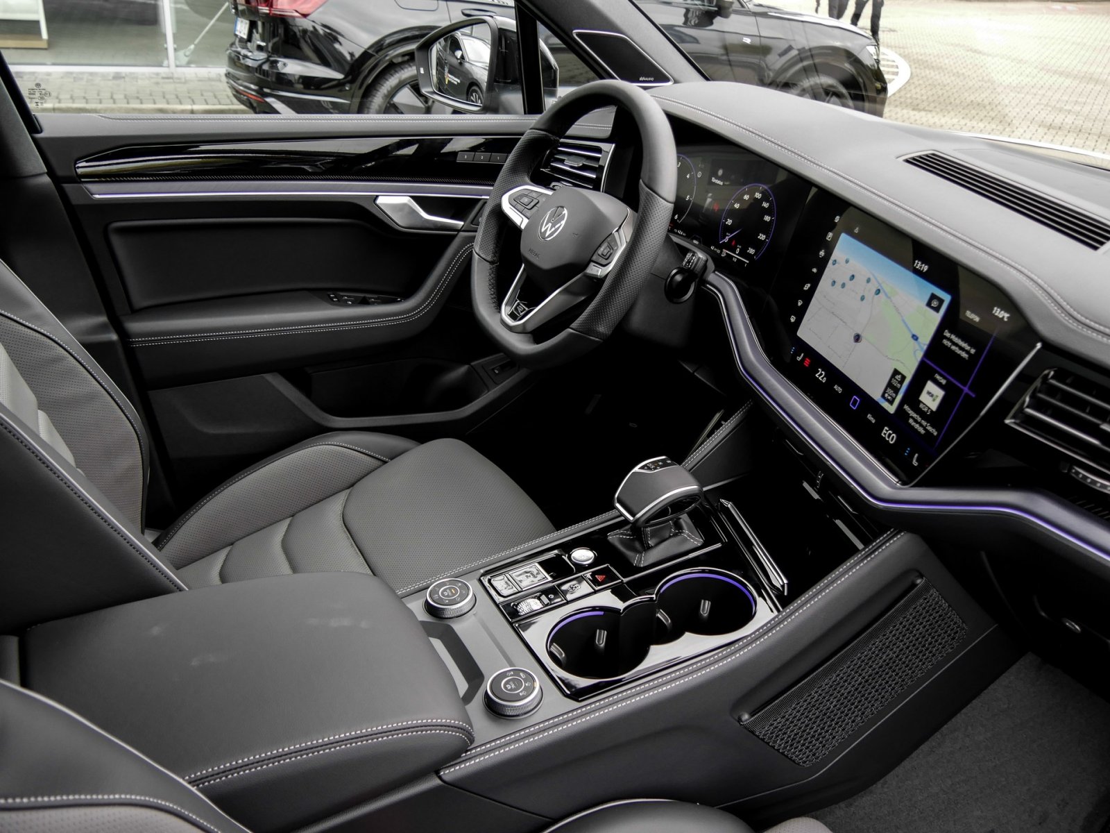 Volkswagen Touareg V6 R-LINE ALLRADLENKUNG PANO AHK LM21