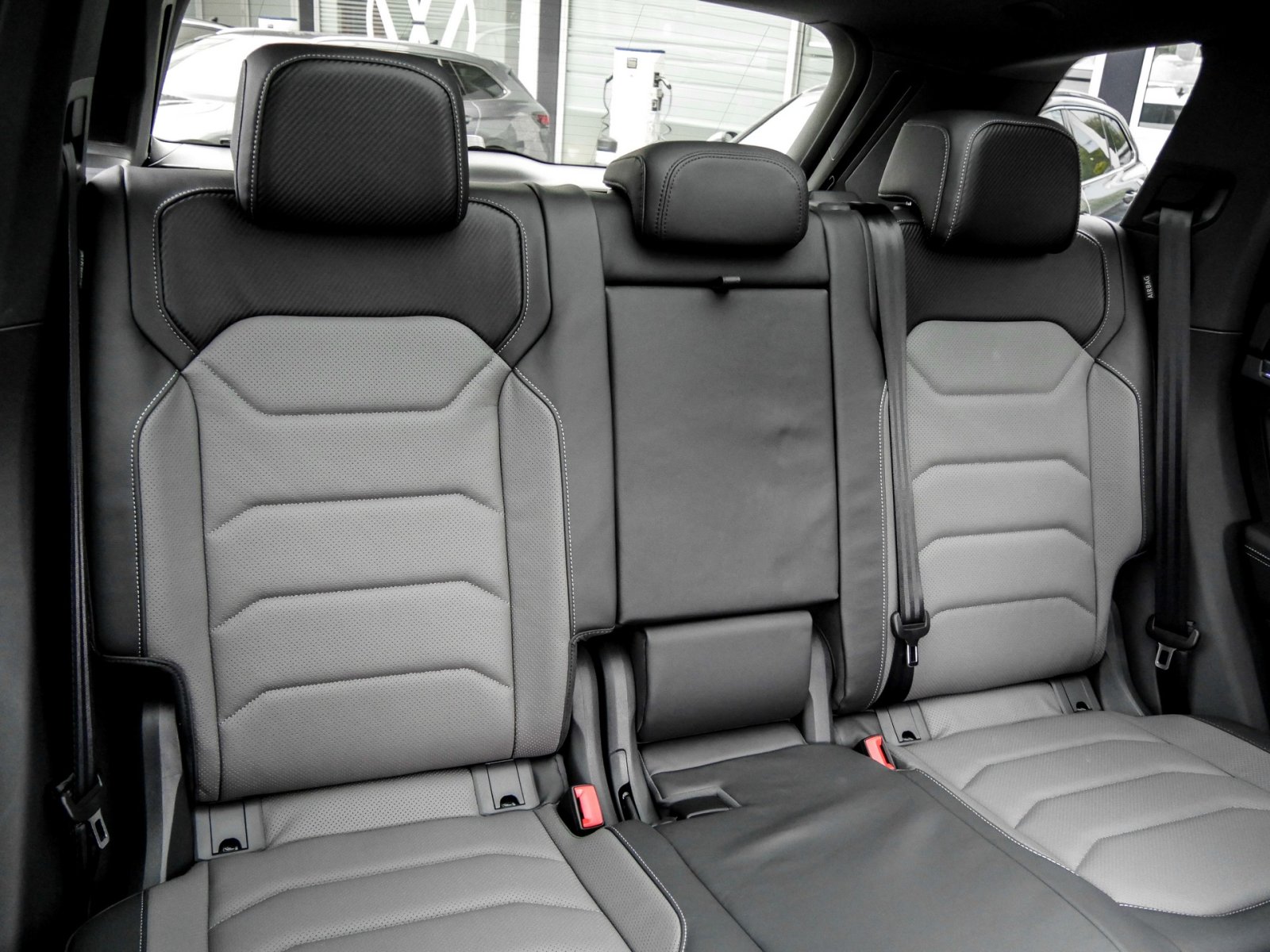 Volkswagen Touareg V6 R-LINE ALLRADLENKUNG PANO AHK LM21