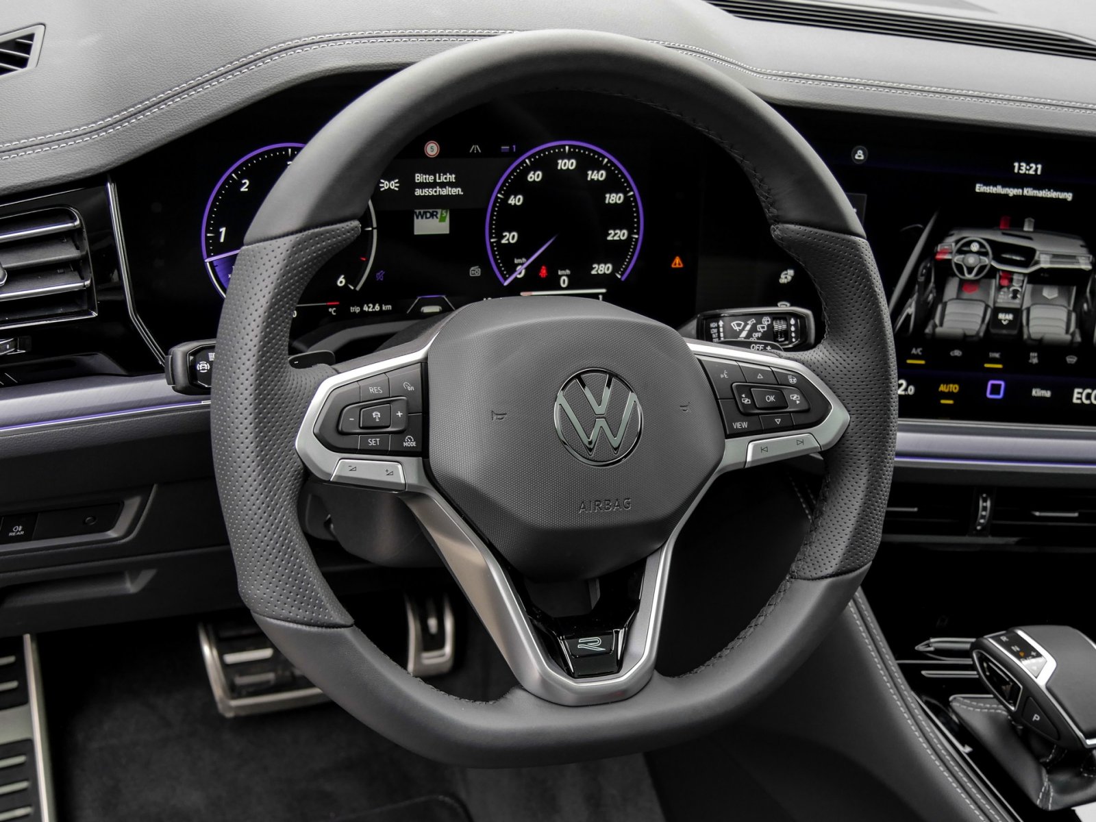 Volkswagen Touareg V6 R-LINE ALLRADLENKUNG PANO AHK LM21