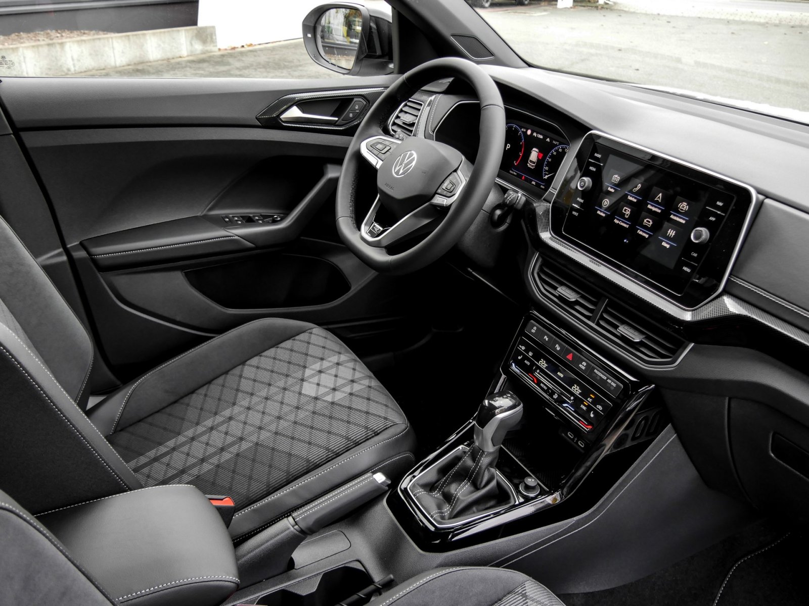 Volkswagen T-Cross 1.5 R-LINE DSG BLACKSTYLE NAVI AHK LM18