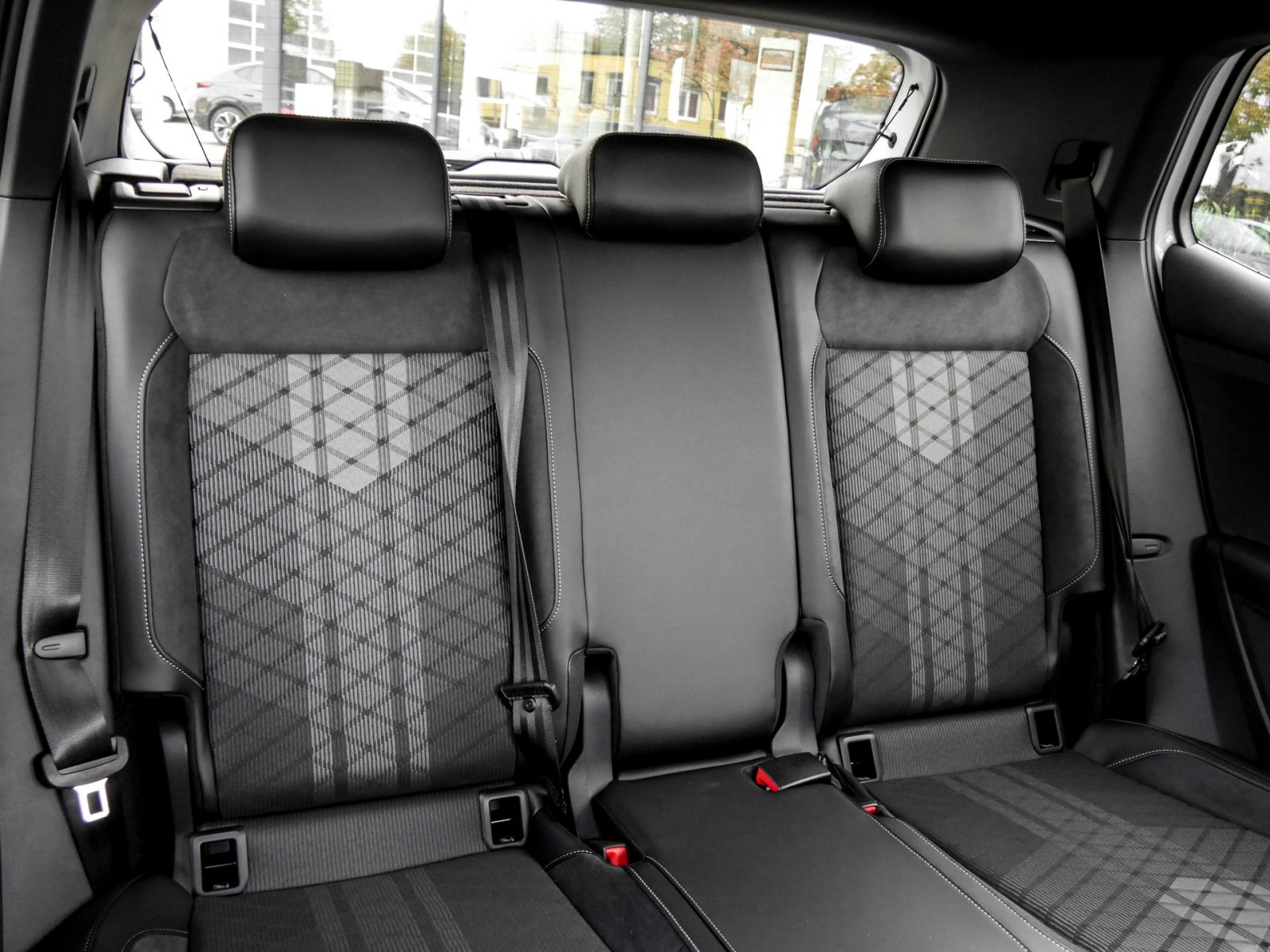 Volkswagen T-Cross 1.5 R-LINE DSG BLACKSTYLE NAVI AHK LM18