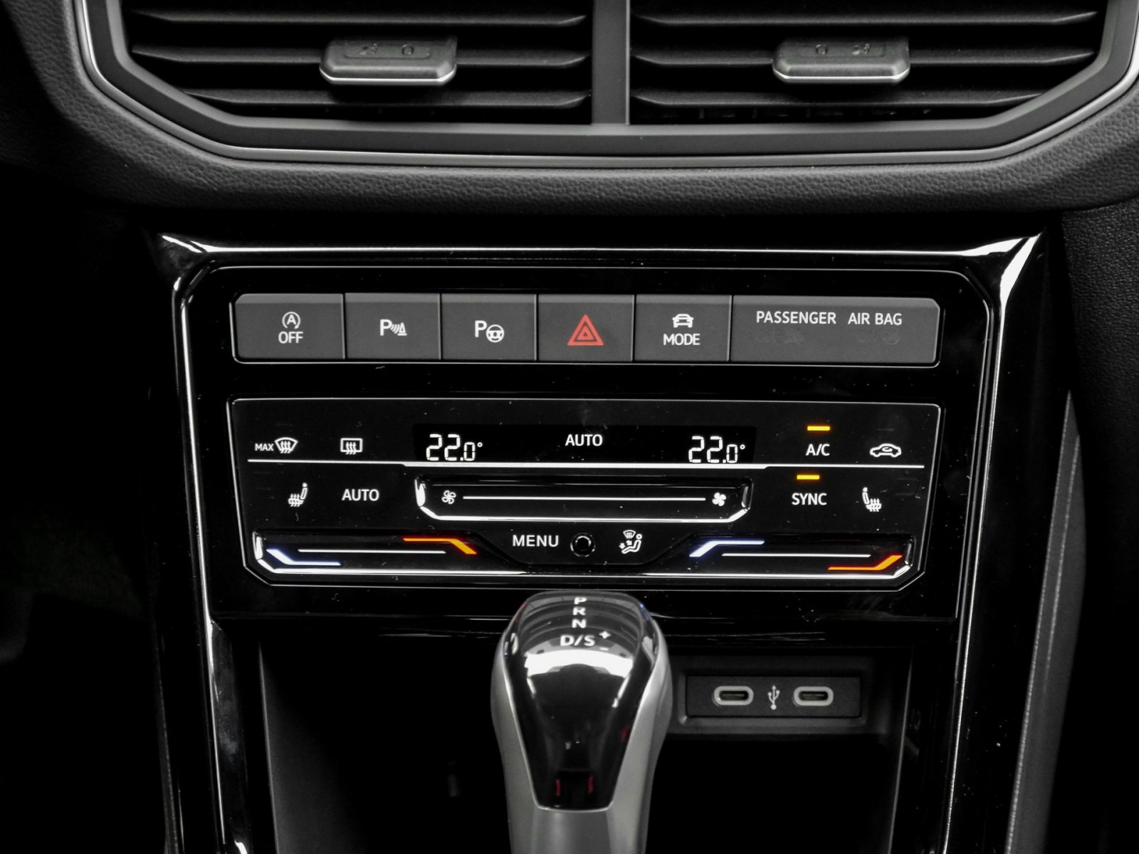 Volkswagen T-Cross 1.5 R-LINE DSG BLACKSTYLE NAVI AHK LM18