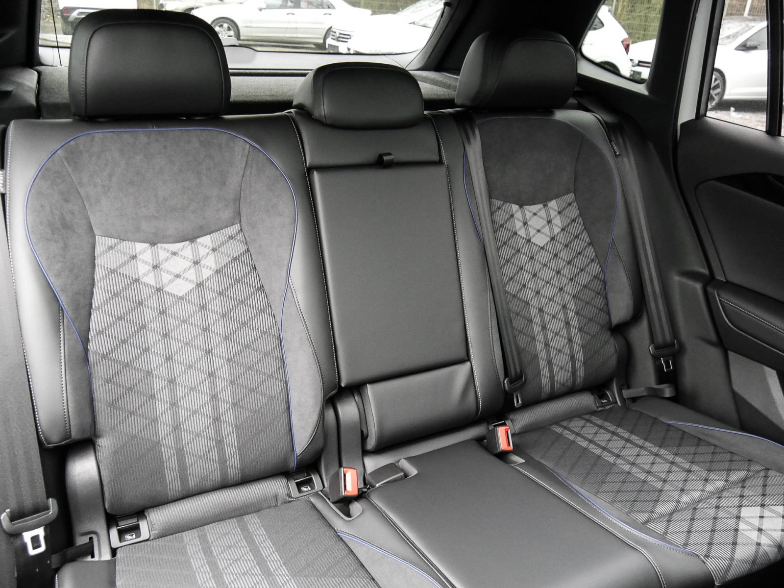 Volkswagen Tayron 2.0 R-LINE DSG 4X4 STANDHZG HARMANKARDON