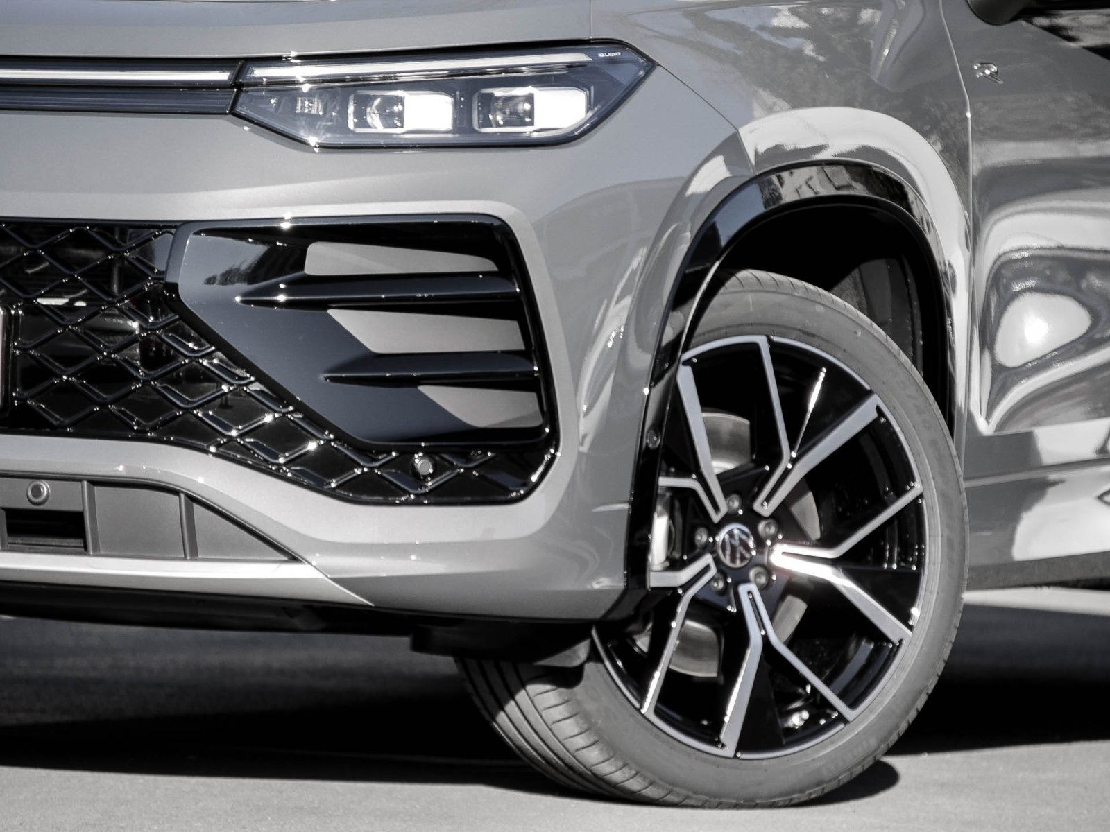 Volkswagen Tayron 2.0 R-LINE DSG 4X4 STANDHZG HARMANKARDON