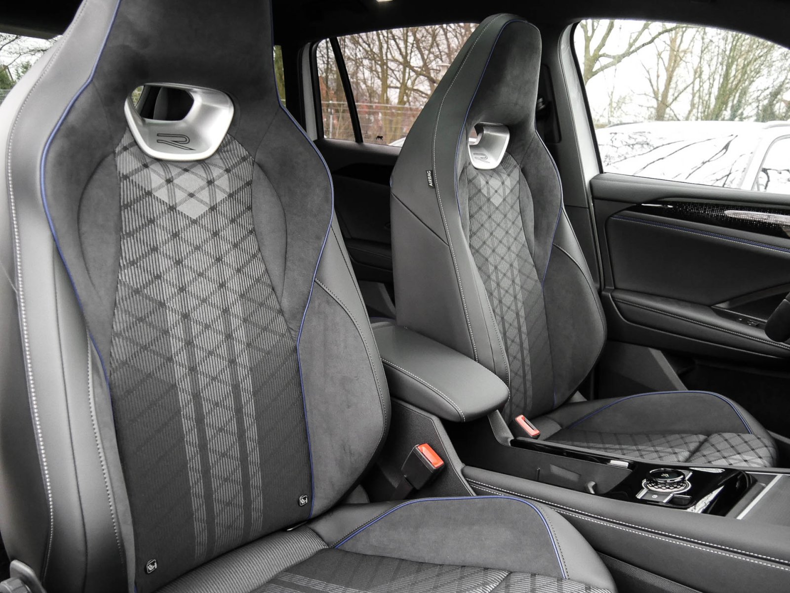 Volkswagen Tayron 2.0 R-LINE DSG 4X4 STANDHZG HARMANKARDON