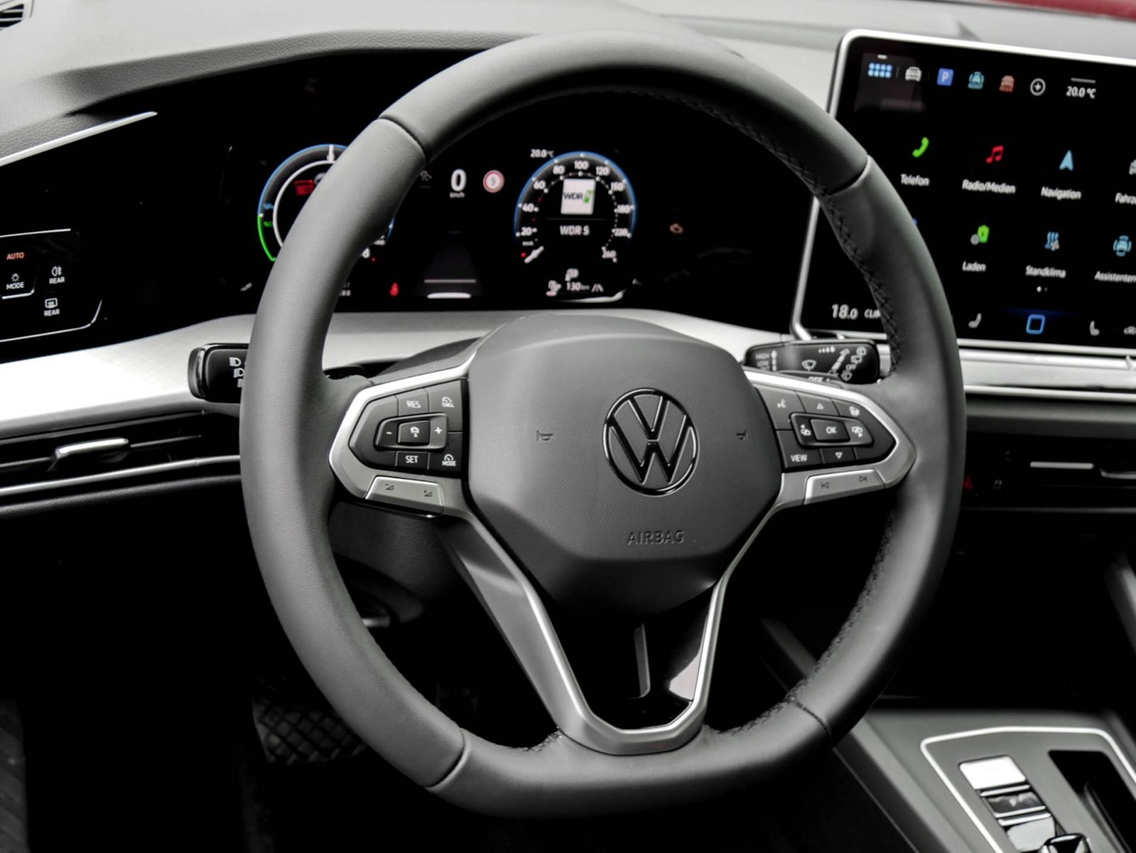 Volkswagen Golf VIII 1.5 HYBRID LIFE FACELIFT CAM ACC LM17