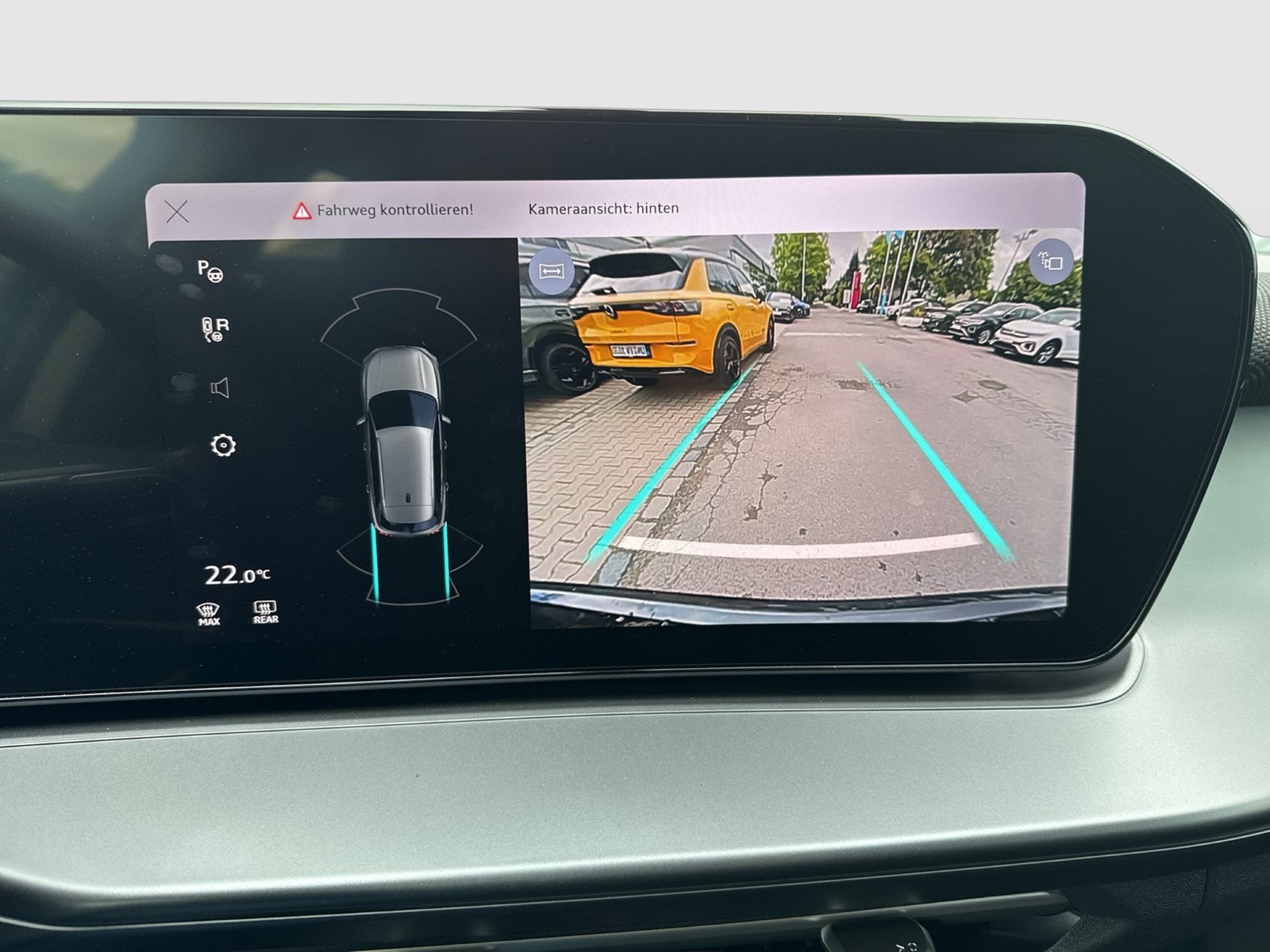 Audi Q3 advanced NEUES MODELL CAM E-KLAPPE NAVI ALU17