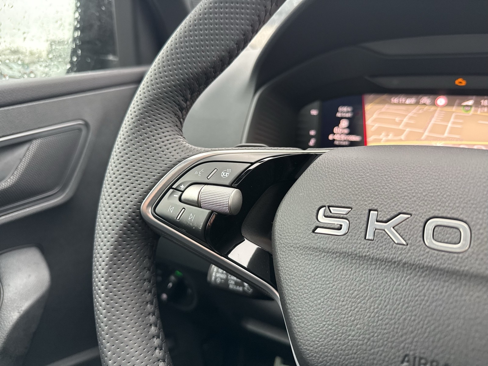 Skoda Karoq 2.0 SPORTLINE 4X4 PANO CAM ACC LM19 MATRIX