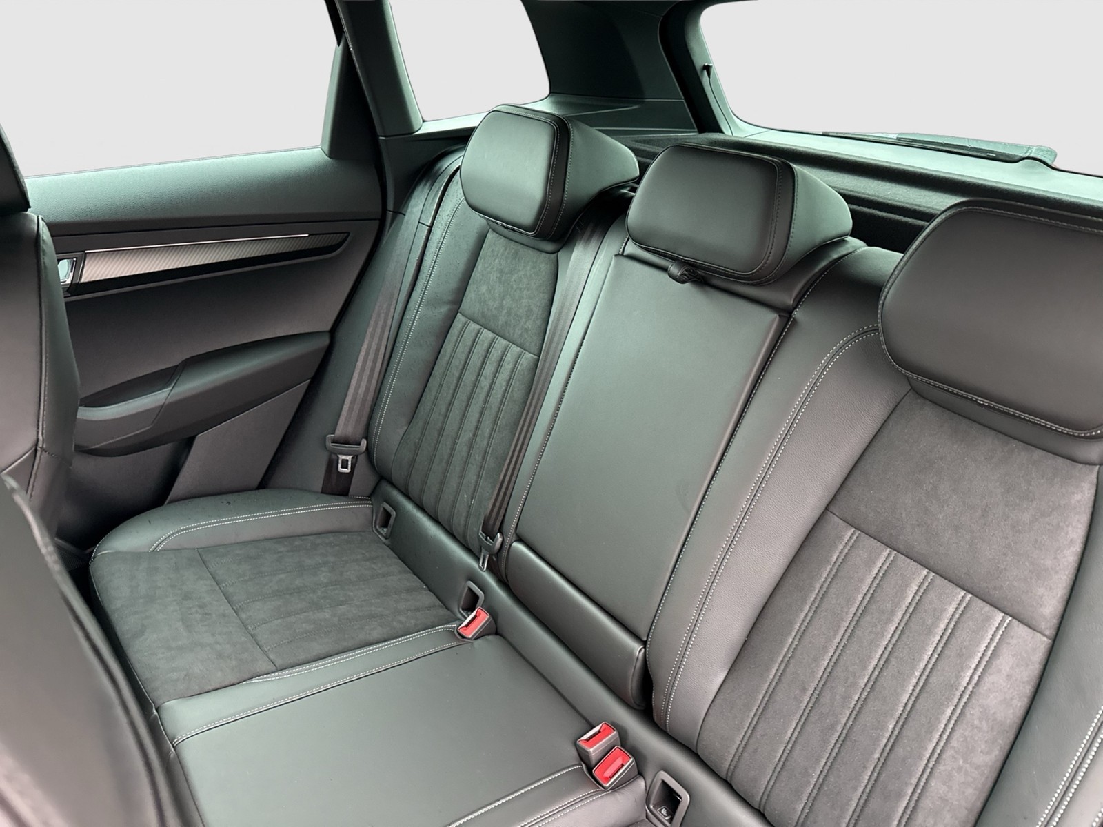 Skoda Karoq 2.0 SPORTLINE 4X4 PANO CAM ACC LM19 MATRIX