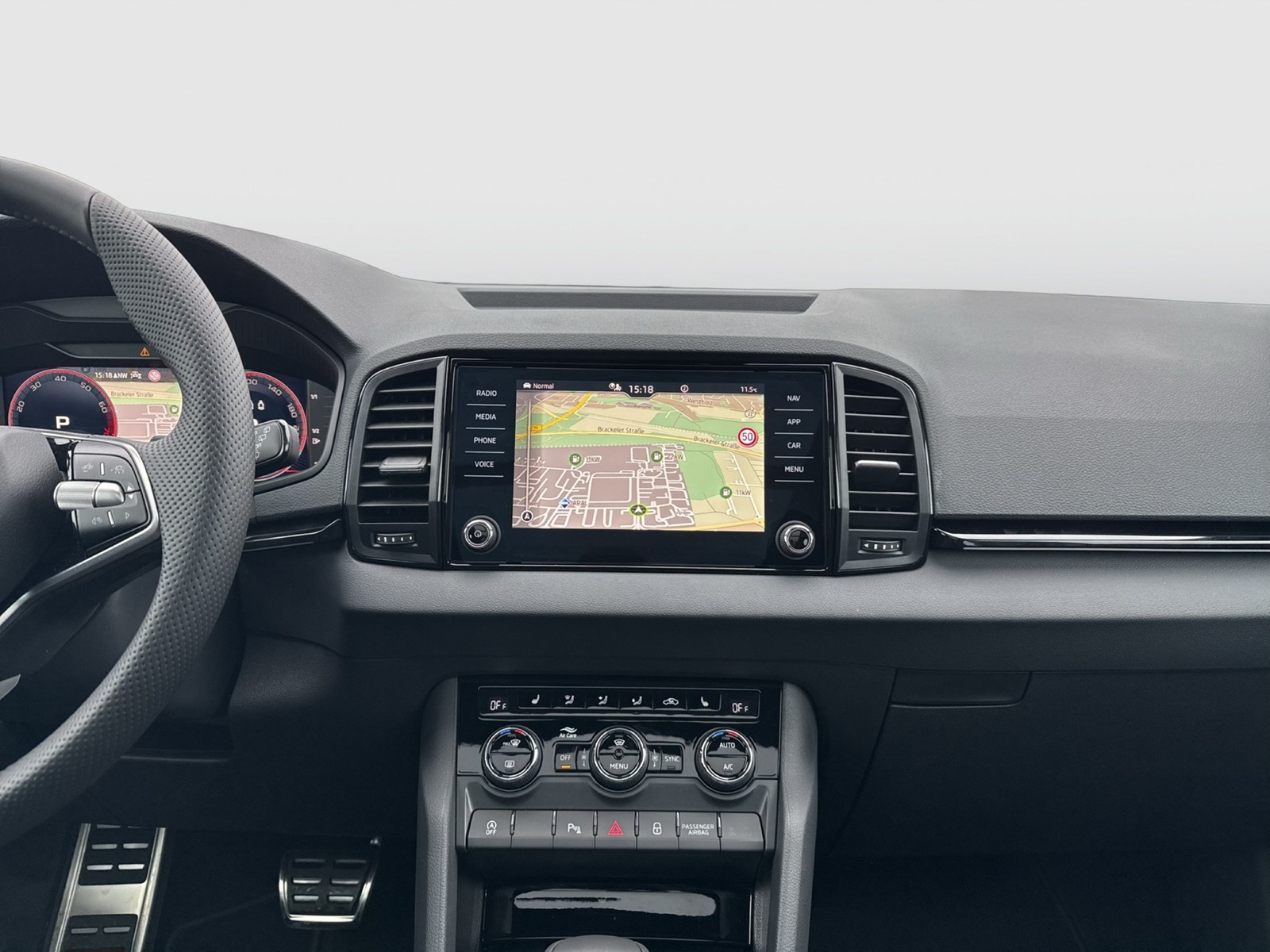 Skoda Karoq 2.0 SPORTLINE 4X4 PANO CAM ACC LM19 MATRIX