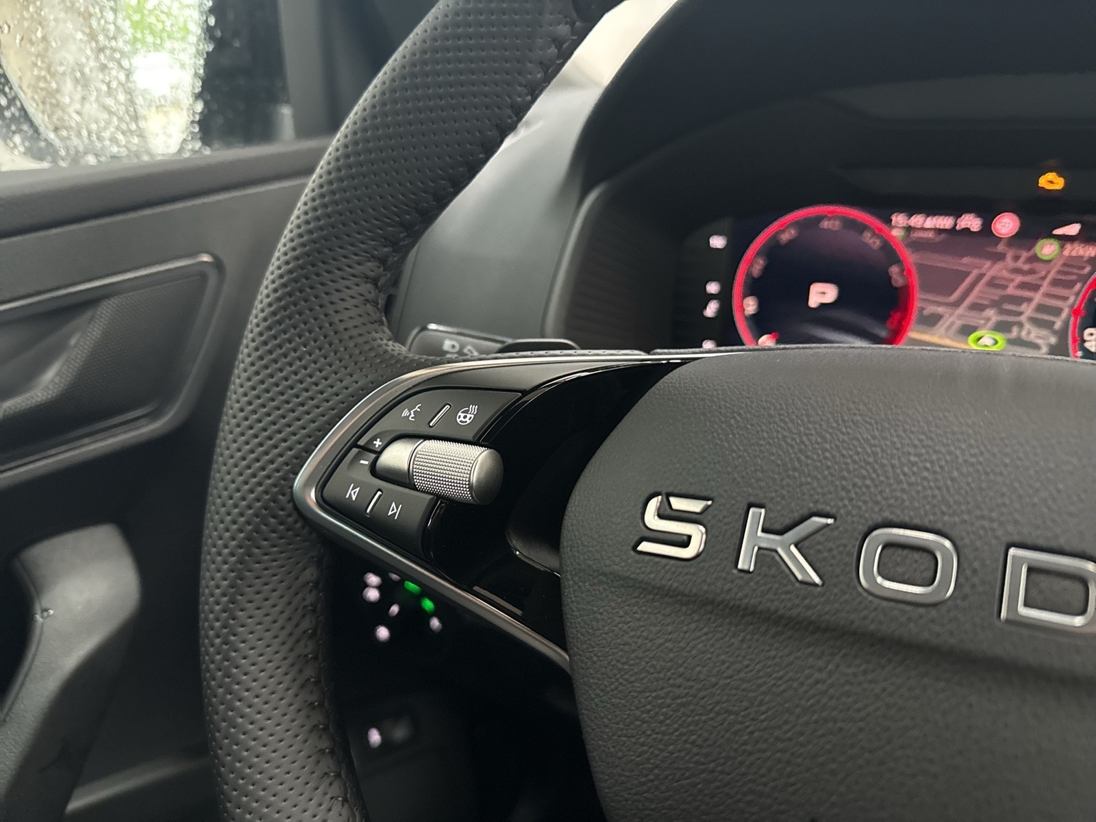 Skoda Karoq 2.0 SPORTLINE 4X4 PANO CAM ACC LM19 MATRIX
