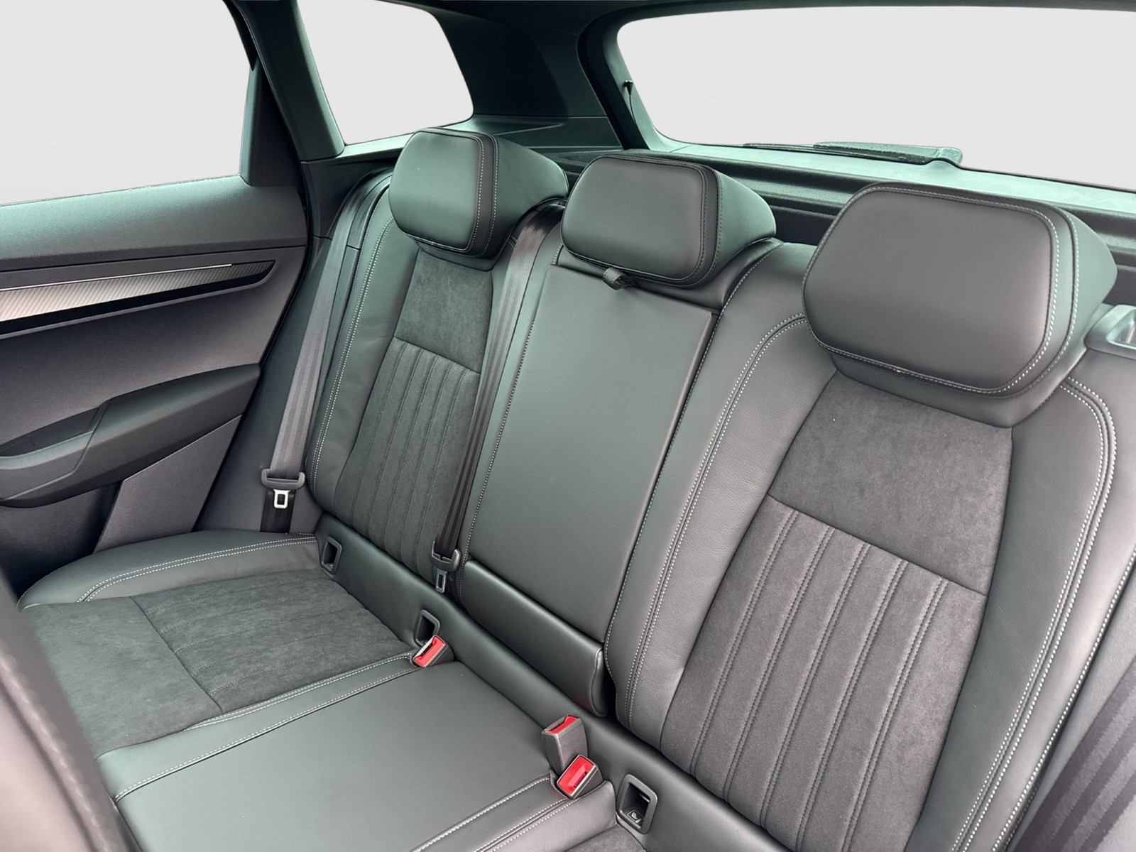 Skoda Karoq 2.0 SPORTLINE 4X4 PANO CAM ACC LM19 MATRIX