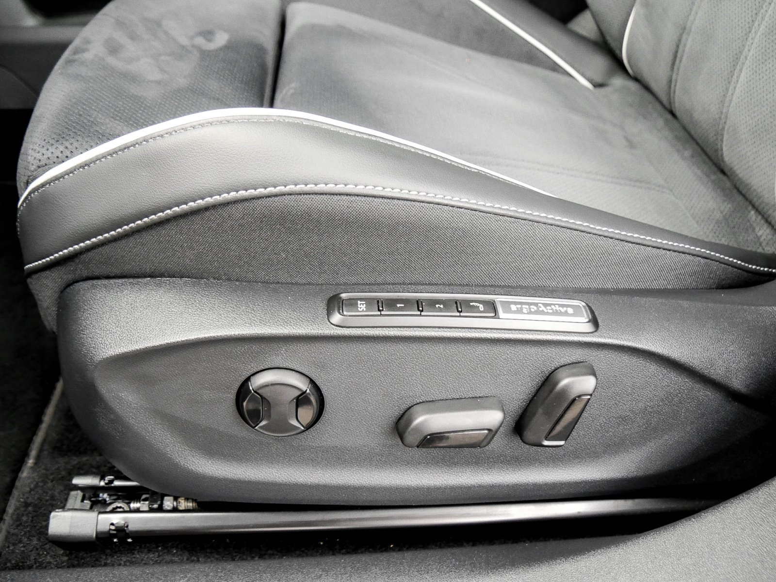 Volkswagen ID.7 Tourer PRO AHK NaviMAX eSITZE HARMAN-KARDON
