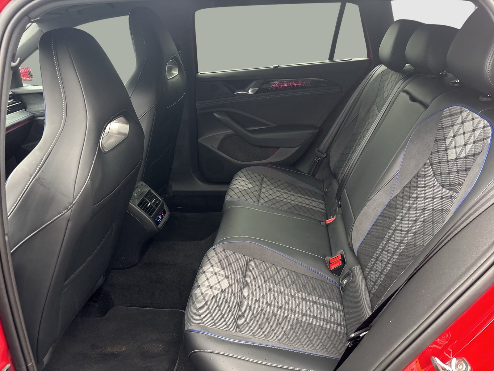 Volkswagen Passat Variant 2.0 R-LINE ACC KAMERA AHK eKLAPPE