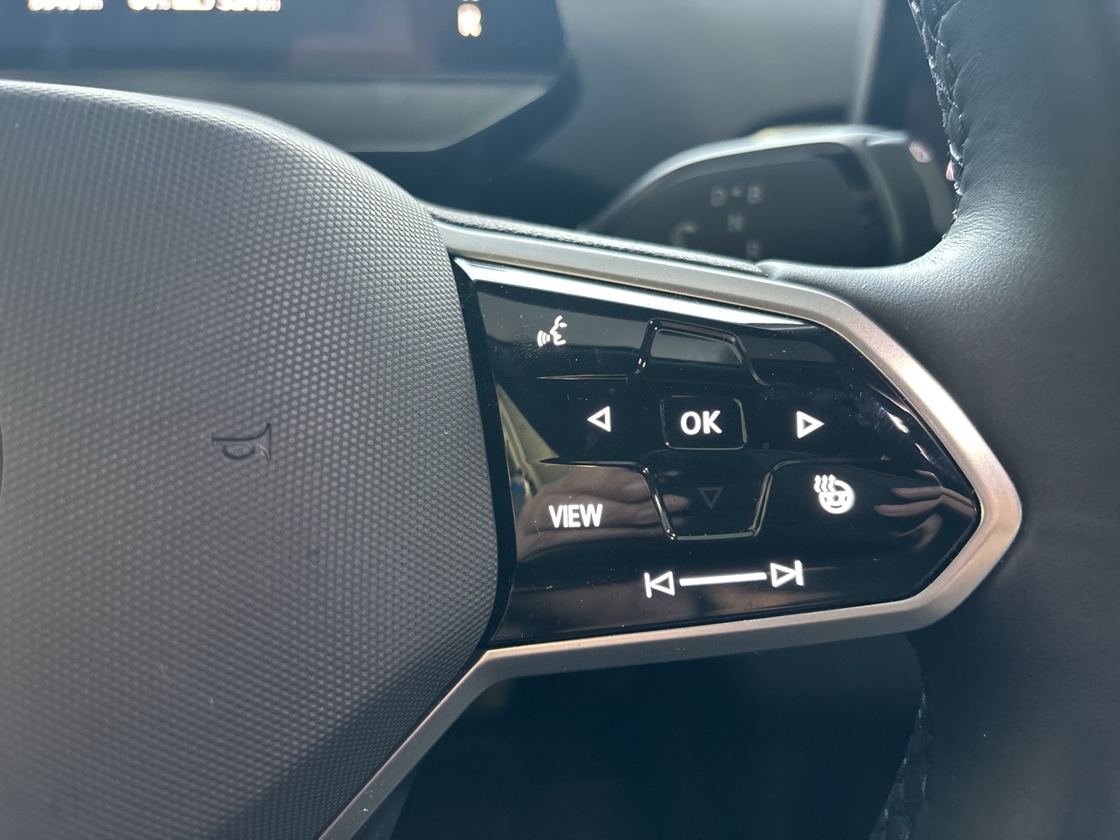 Volkswagen ID.4 Pro WÄRMEPUMPE AHK CAM ACC LM19 NAVI SITZHZ